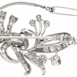 Pt 850 Platina broche bezet met ca. 2.61 ct. diamant.