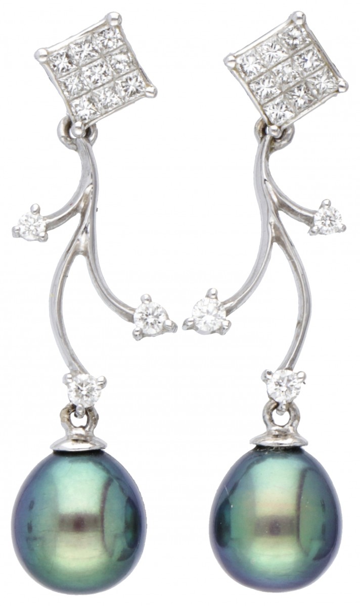 18 kt. Witgouden Mikura Pearls oorbellen bezet met ca. 0.40 ct. diamant en Tahiti parel.