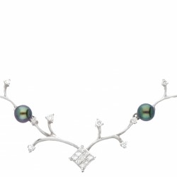 18 kt. Witgouden Mikura Pearls collier bezet met ca. 0.59 ct. diamant en Tahiti parel.