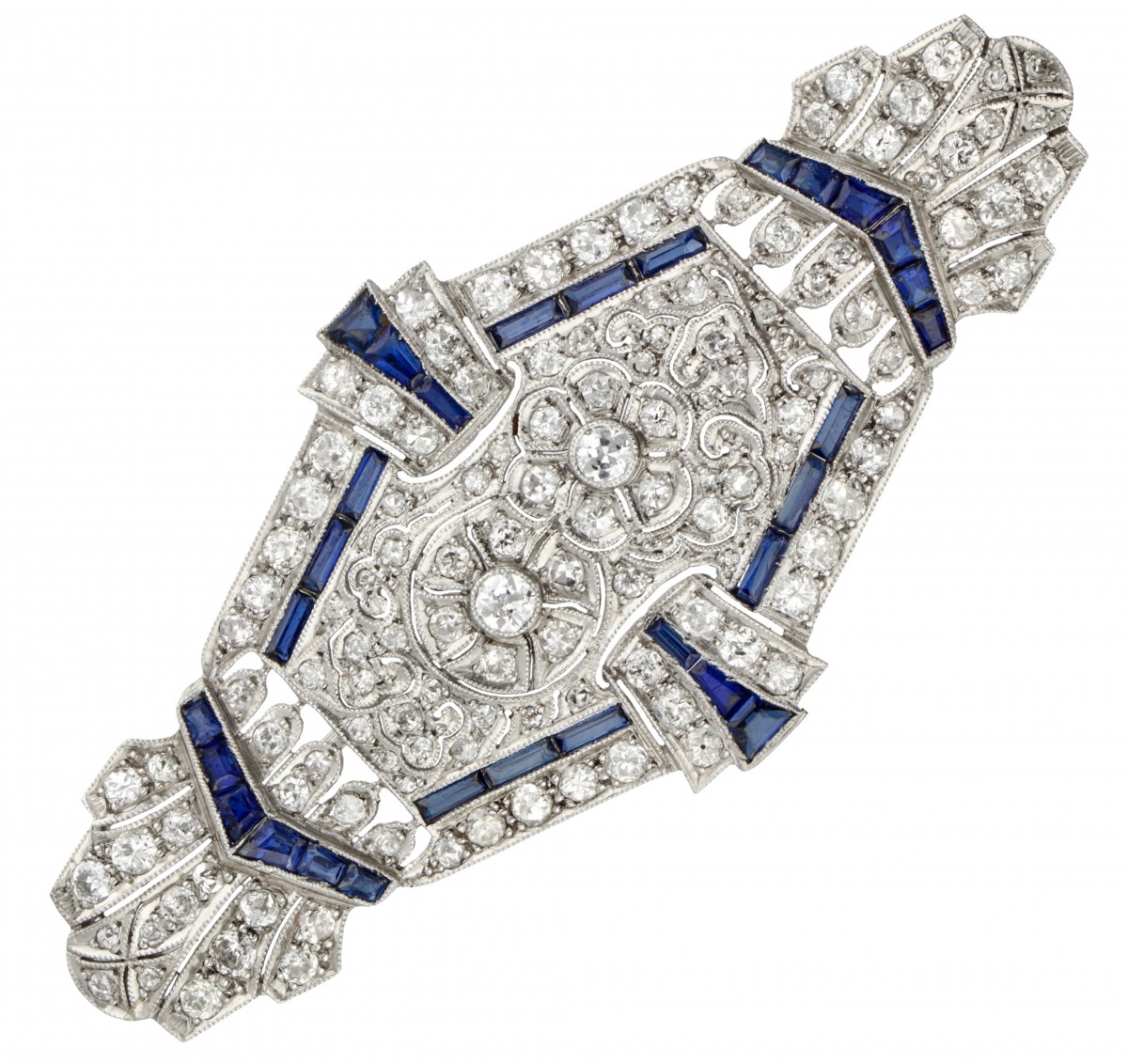 Pt 900 Platina ajour / opengewerkte art deco broche bezet met ca. 1.80 ct. diamant en saffier.