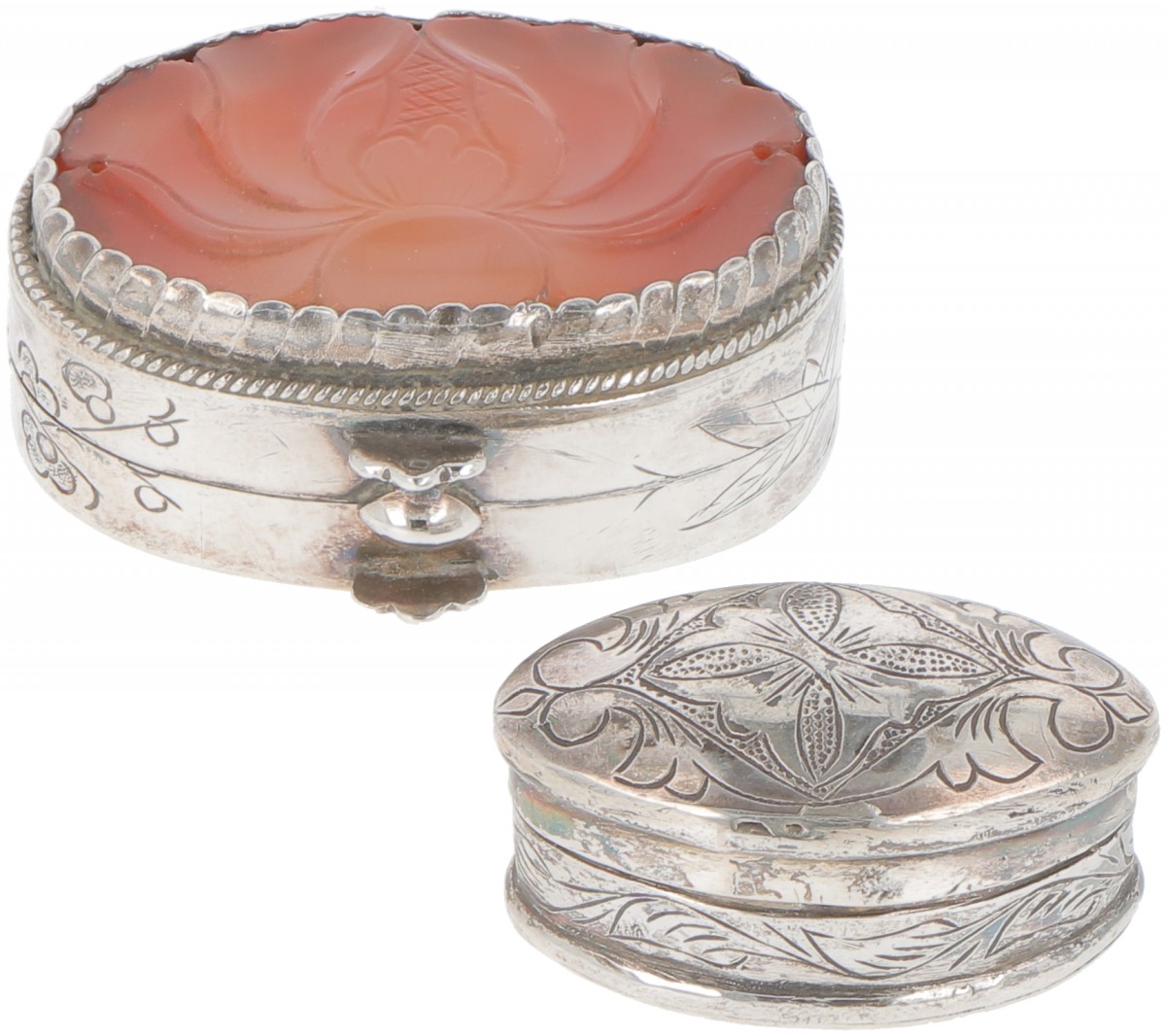 (2) delig lot diverse doosjes zilver.