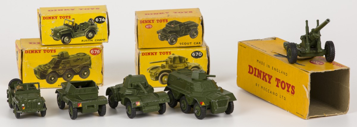 (5) delig lot Dinky toys