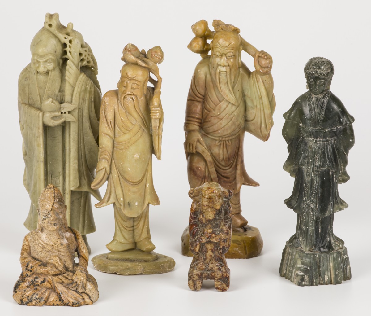 Een lot diverse sculpturen in speksteen.