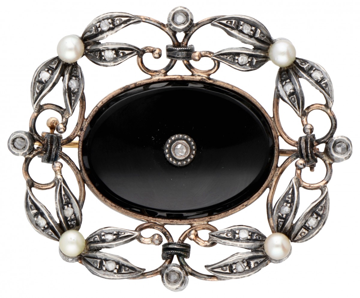 14 kt. Roségouden antieke broche bezet met diamant en zaadparel gezet in zilver en onyx.