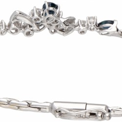 18 kt. Witgouden armband bezet met ca. 0.40 ct. diamant en ca. 0.62 ct. natuurlijke saffier.