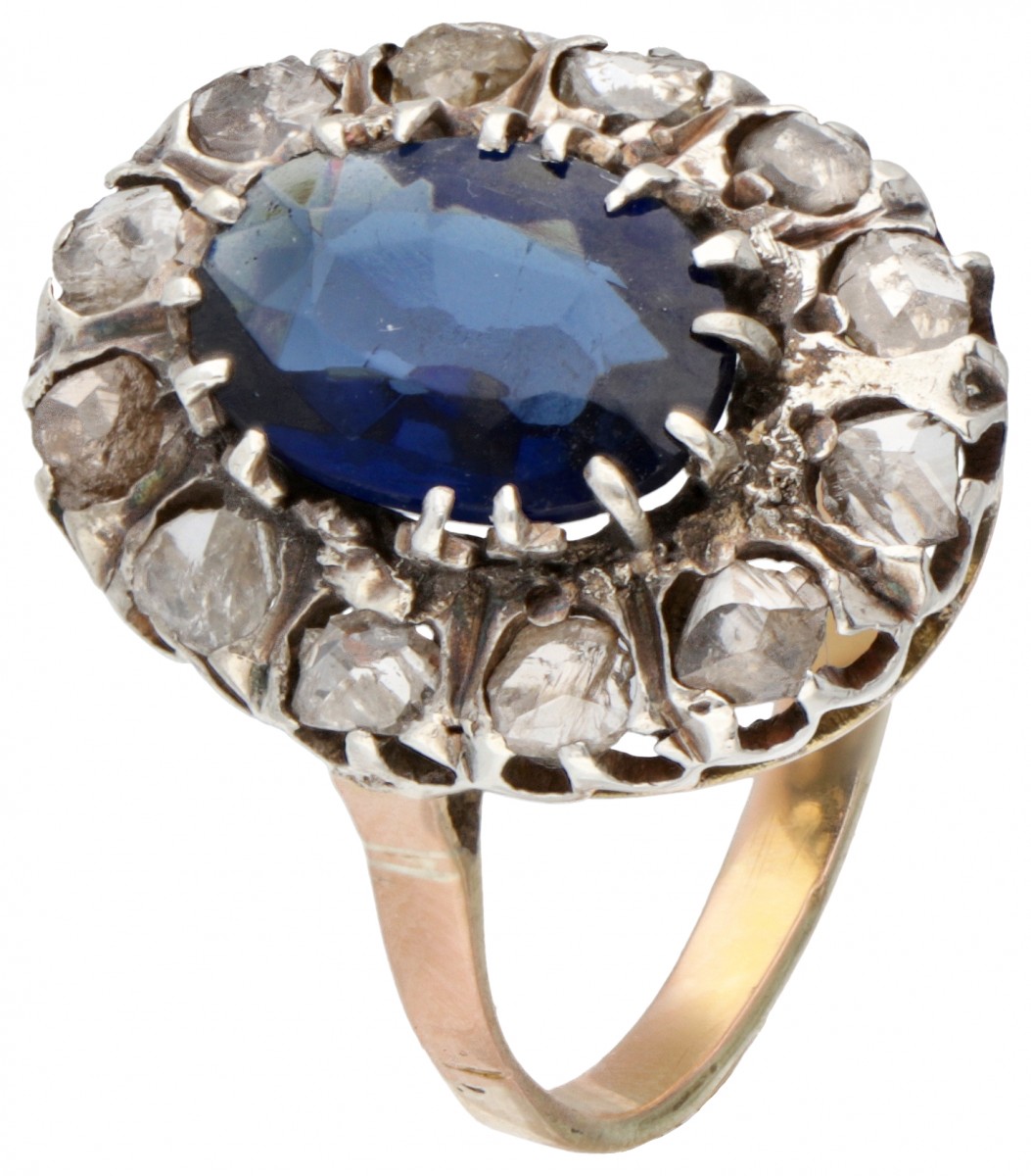 14 kt. Geelgouden antieke ovale rozet ring bezet met diamant en blauwe steen.