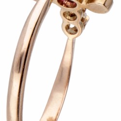 14 kt. Roségouden antieke ring bezet met diamant, synthetische robijn en zaadparel.