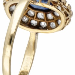 14 kt. Geelgouden antieke rozet ring bezet met roos geslepen diamant en synthetische saffier.