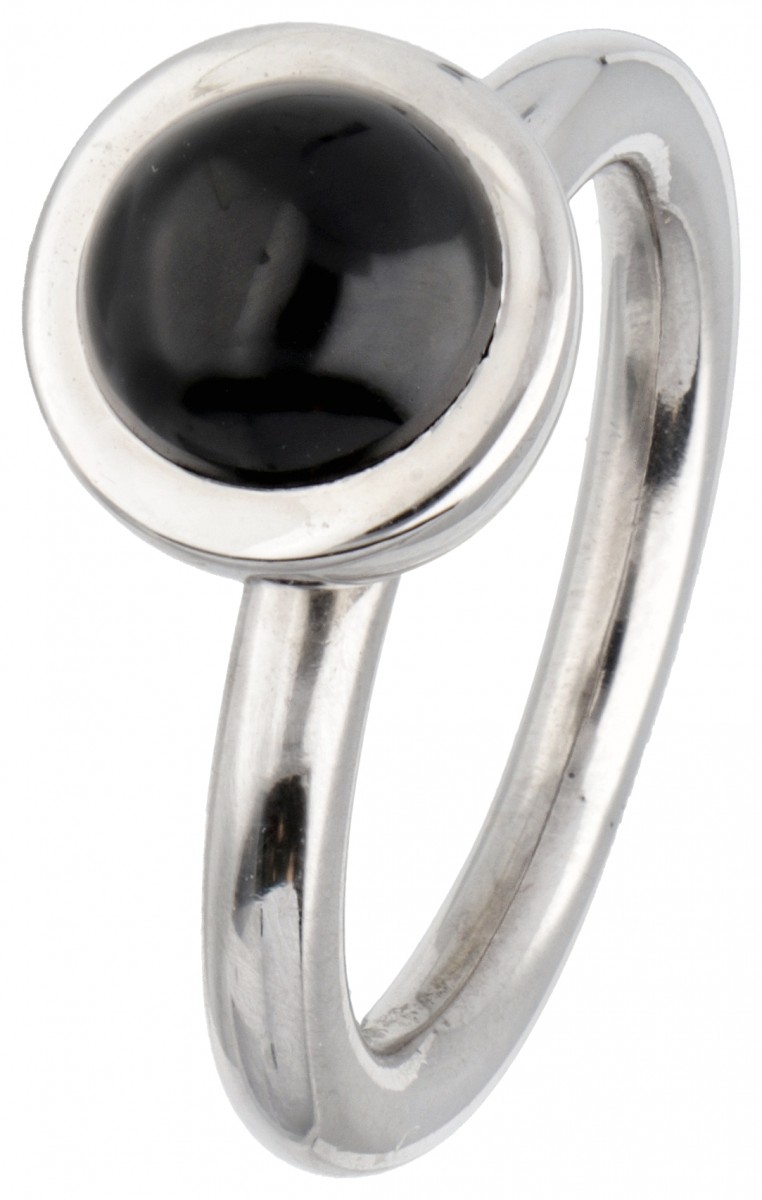 14 kt. Witgouden Bron 'Sushi' ring bezet met ca. 1.37 ct. onyx.