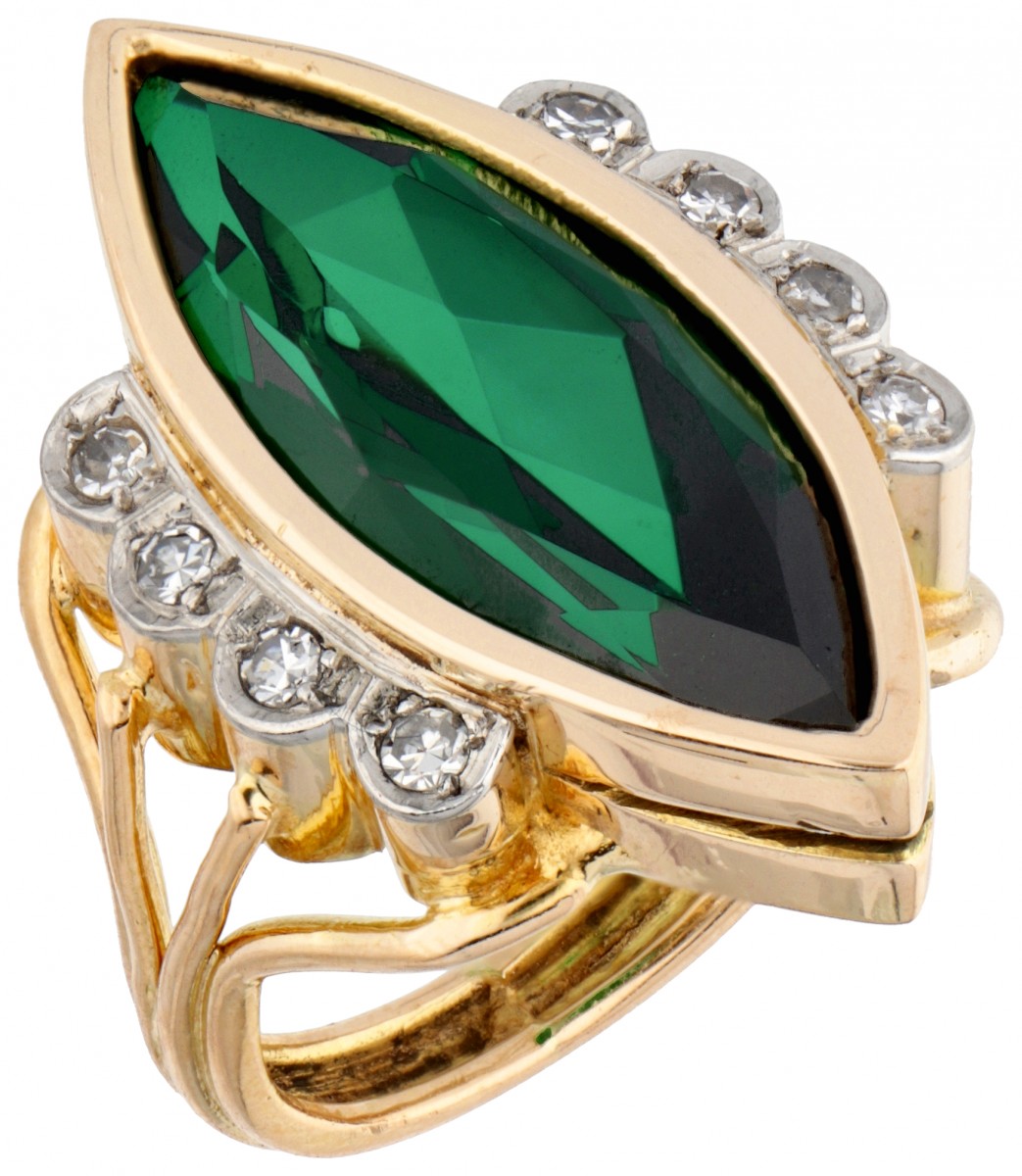 14 kt. Geelgouden markies ring bezet met ca. 0.16 ct. diamant en ca. 9.61 ct. synthetische groene spinel.