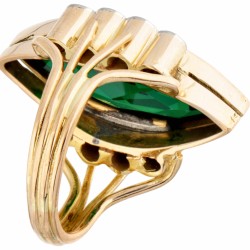 14 kt. Geelgouden markies ring bezet met ca. 0.16 ct. diamant en ca. 9.61 ct. synthetische groene spinel.