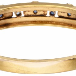 14 kt. Geelgouden antieke bangle armband bezet met natuurlijke saffier en parels.