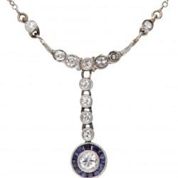 14 kt. Witgouden collier met art deco hanger bezet met ca. 0.20 ct. diamant en synthetische saffier.