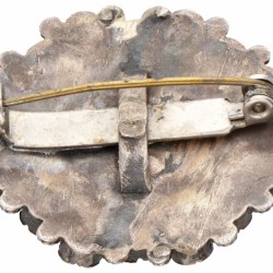 800 Zilveren broche bezet met ca. 1.36 ct. edelopaal en granaat.