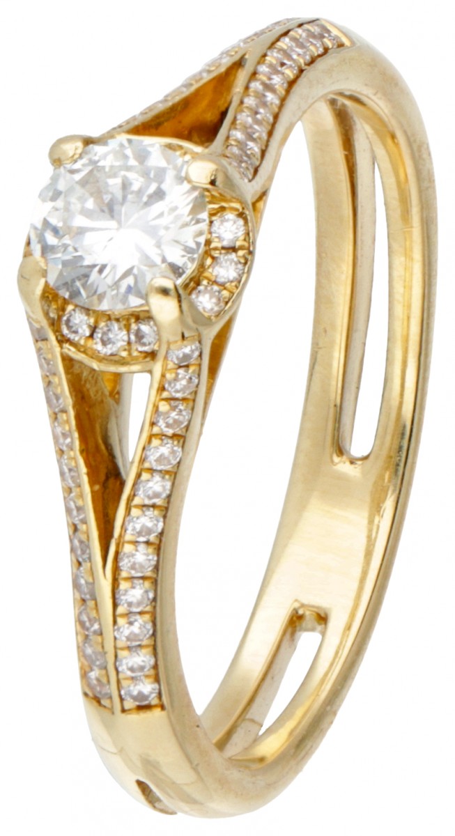 18 kt. Geelgouden shoulder ring bezet met ca. 0.58 ct. diamant.