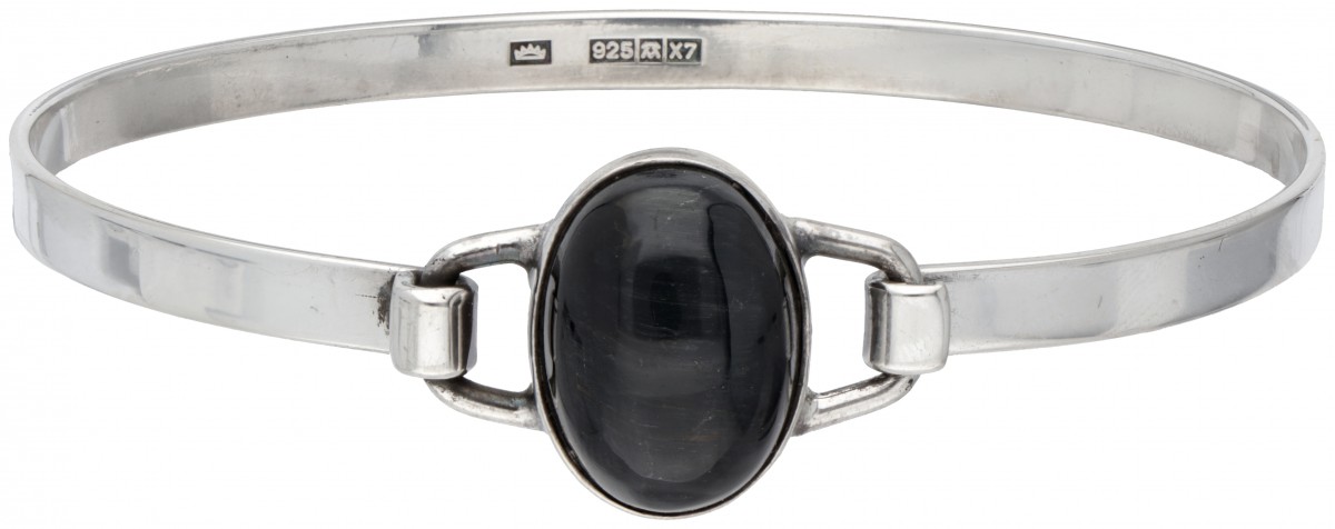 Sterling zilveren Fins design bangle armband bezet met spectroliet.