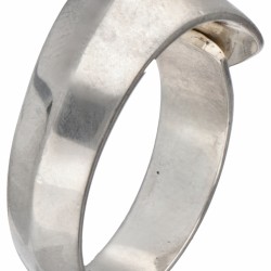 Sterling zilveren ring met groene emaille door Noorse designer David Andersen.