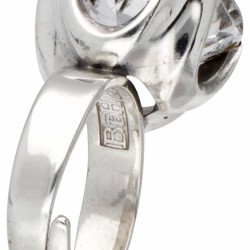 Sterling zilveren ring bezet met bergkristal door Zweedse designer Bengt Hallberg.