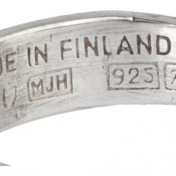 Sterling zilveren ring door Finse designer Matti J. Hyvärinen voor Sirokoru.