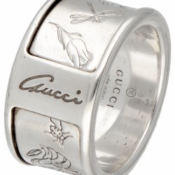 Sterling zilveren Gucci bandring met florale graveringen.