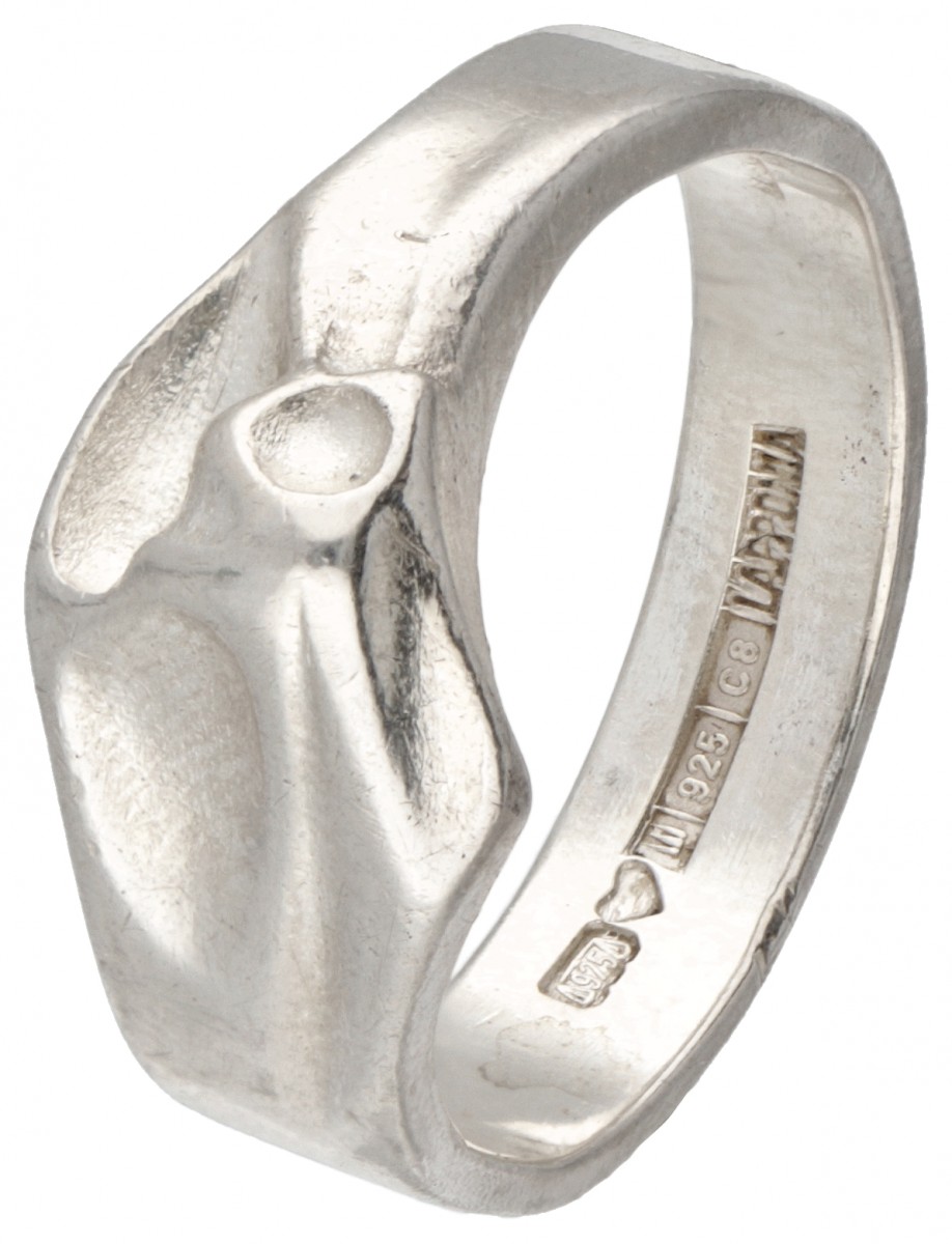 Sterling zilveren 'Sung' ring door Finse designer Björn Weckström voor Lapponia.