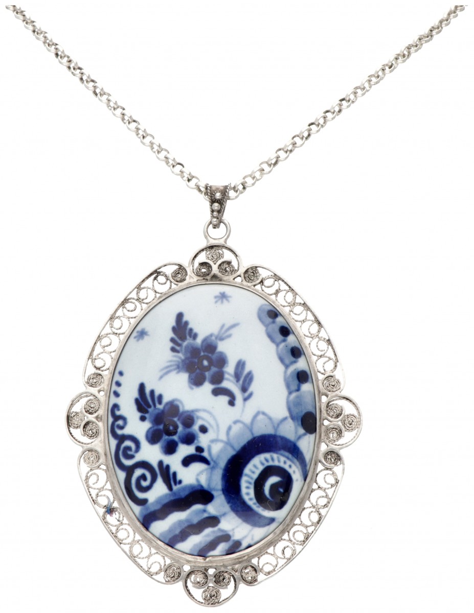 Sterling zilveren collier en vintage filigrain hanger met Delfts blauw aardewerk.