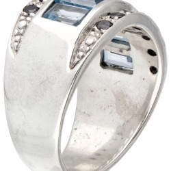 Sterling zilveren vintage ring bezet met synthetische spinel en zwarte stenen.