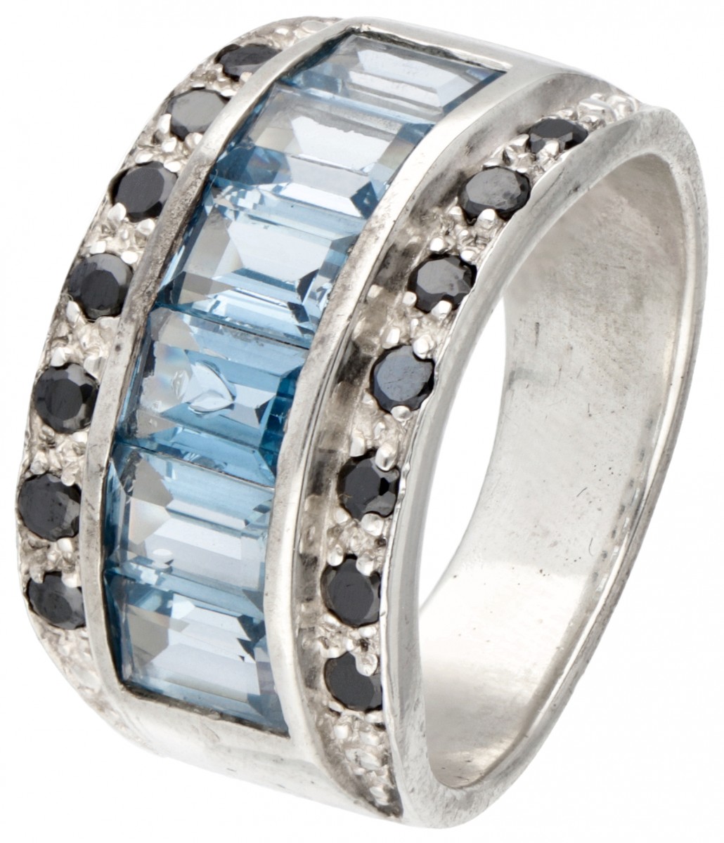 Sterling zilveren vintage ring bezet met synthetische spinel en zwarte stenen.