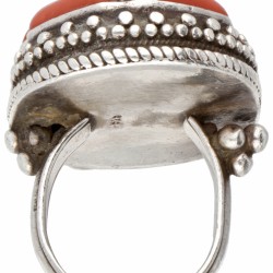 Sterling zilveren Navajo ring bezet met bloedkoraal en turkoois.