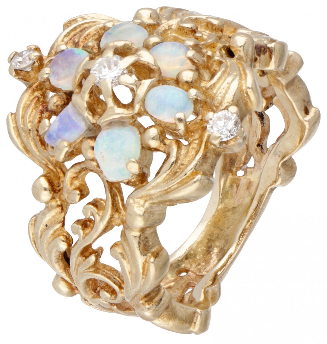 BWG 10 kt. geelgouden vintage ajour ring bezet met ca. 0.48 ct. welo opaal en ca. 0.07 ct. diamant.