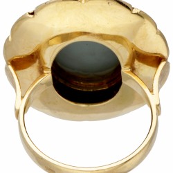 18 kt. Geelgouden vintage cocktailring bezet met een opaal triplet en zaadparel.