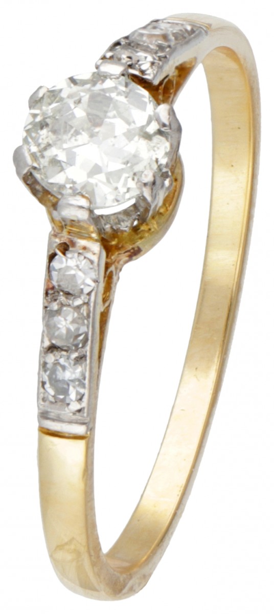 14 kt. Geelgouden shoulder ring bezet met ca. 0.39 ct. diamant.