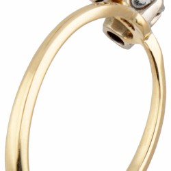 18 kt. Geelgouden ring bezet met ca. 0.53 ct. diamant en ca. 0.48 ct. natuurlijke smaragd.