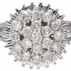 14 kt. Witgouden entourage ring bezet met ca. 0.95 ct. diamant.