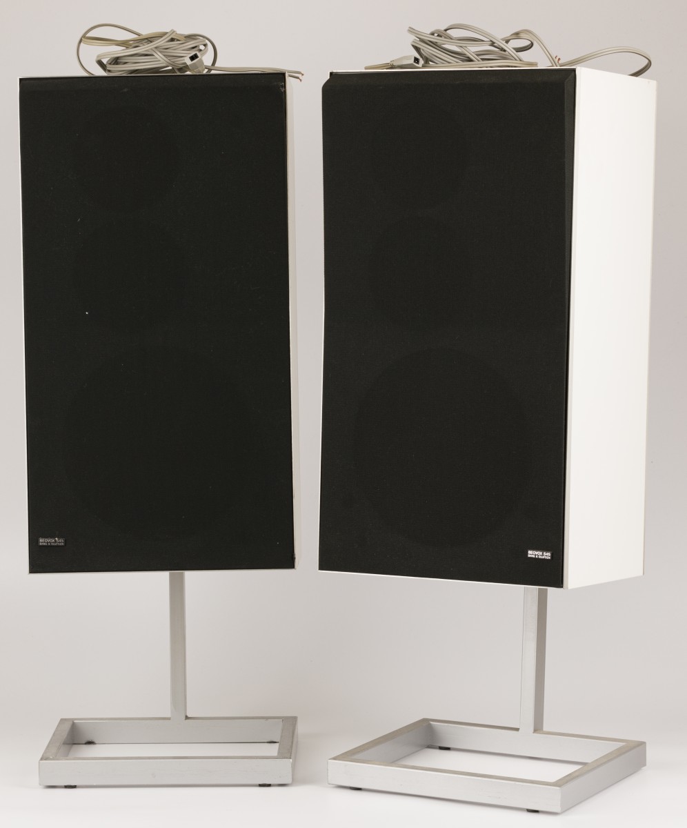 Een set van (2) Bang & Olufsen luidsprekers, 20e eeuw.