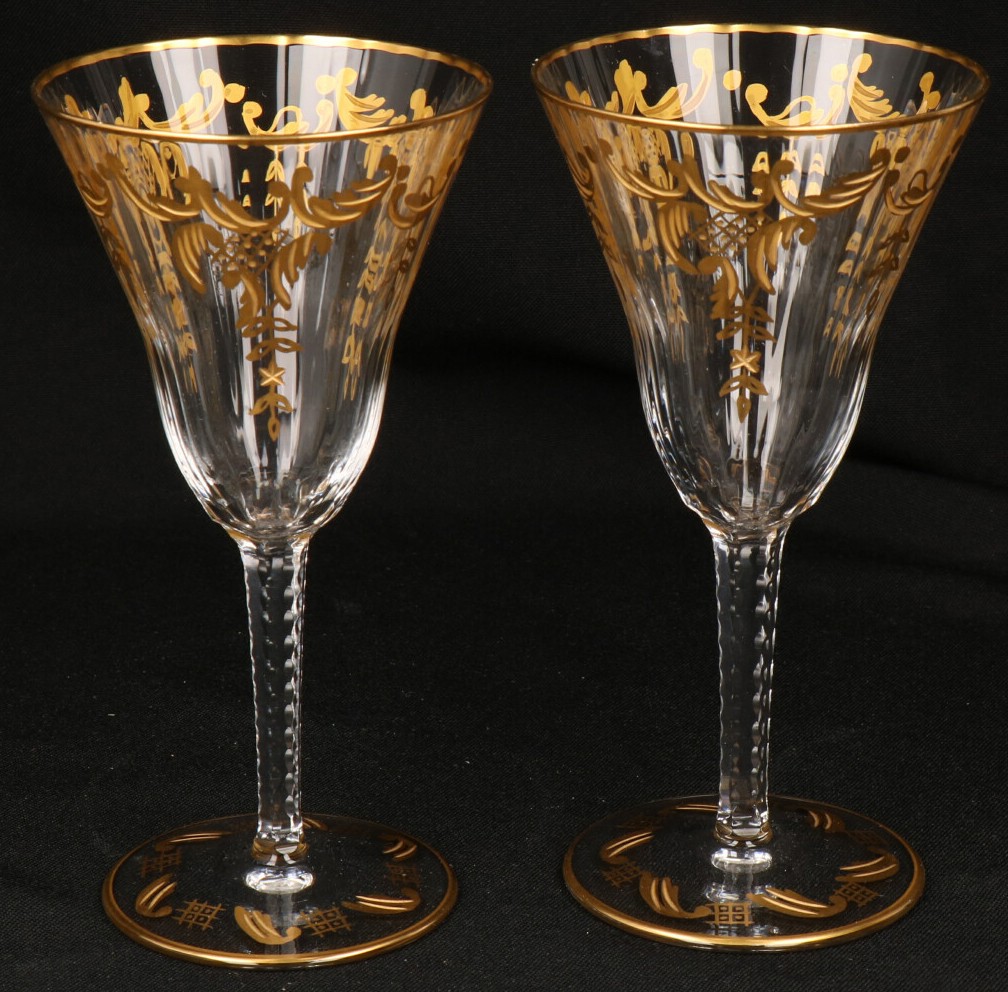 Een set van (2) kristallen aperatief glazen met vergulde accenten. Val Saint Lambert.