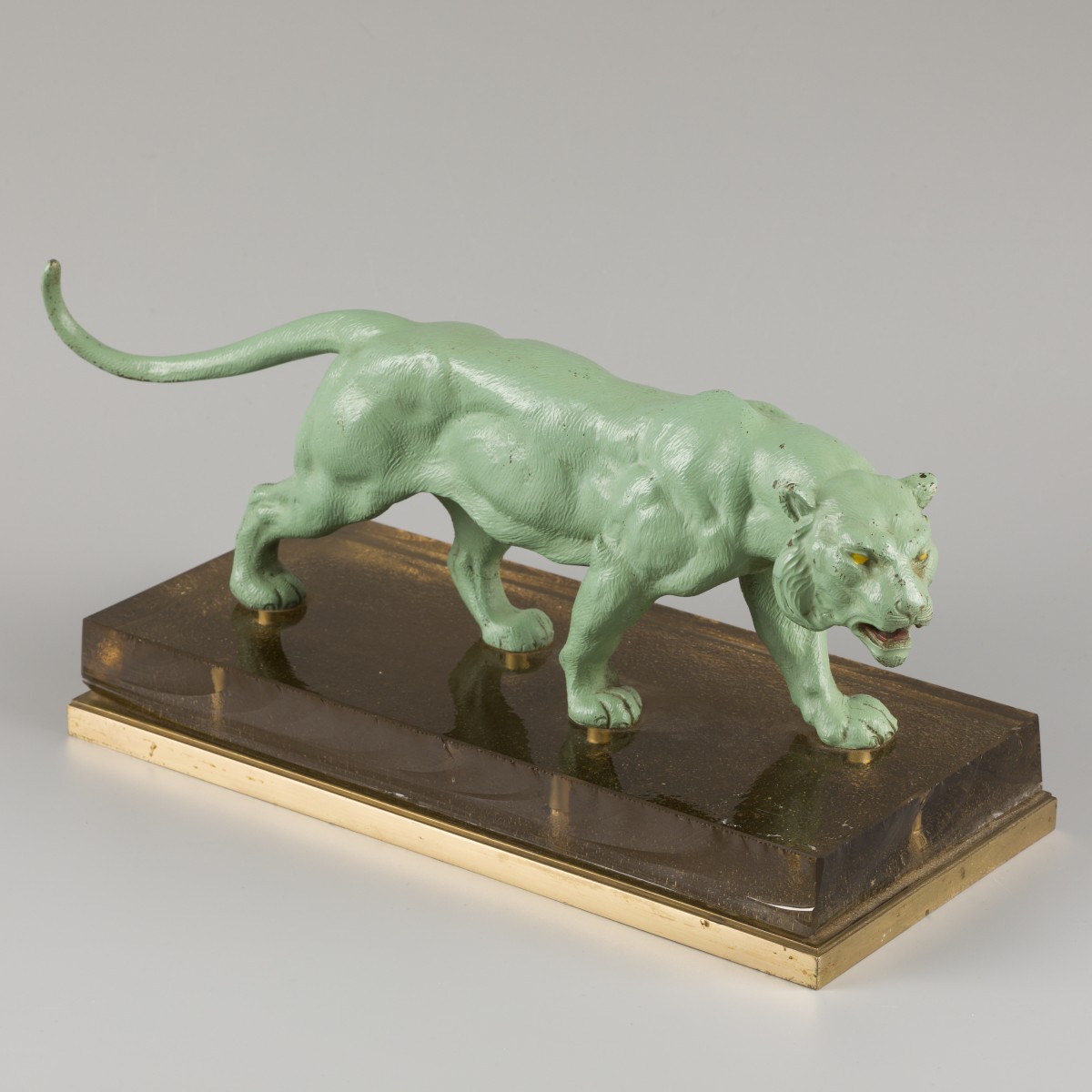 Elsa Martinus (XX), Sculptuur van een sluipende tijger, Verenigde Staten, eind 20e eeuw.