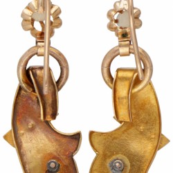 14 kt. Geelgouden antieke oorbellen bezet met zaadparels.