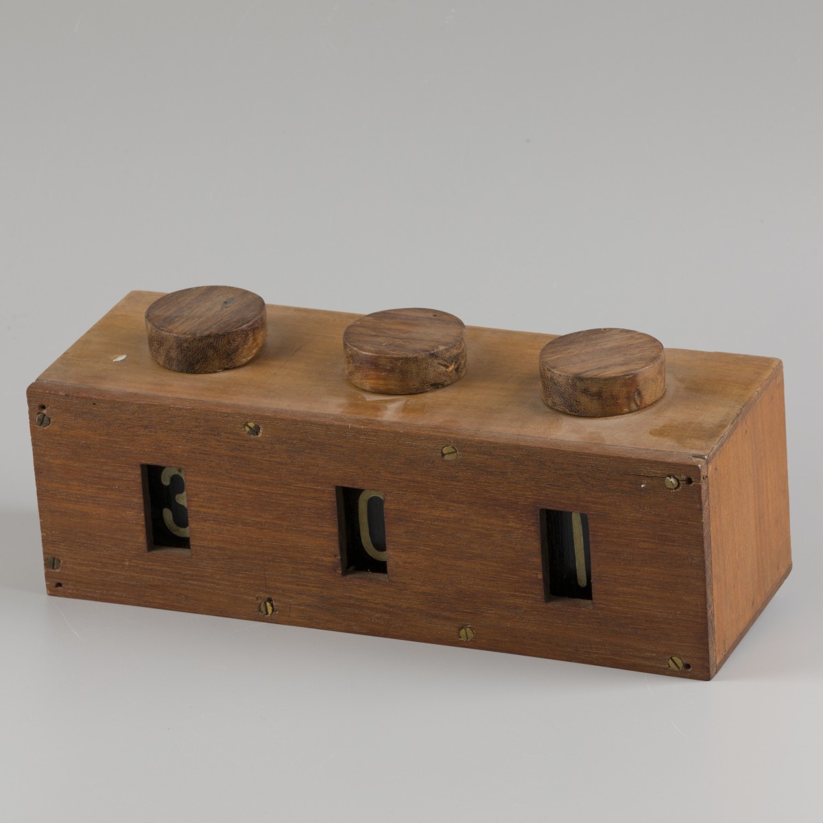 Een houten koersindicator, stuurmanshulpje, Engeland(?), 19e/ 20e eeuw.