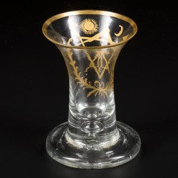 Een mondgeblazen metzelaartje of maçonniek/ vrijmetselaarsglas (kanon), 18e eeuw.