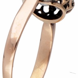 14 kt. Roségouden antieke rozetring bezet met ca. 1.04 ct. diamant.