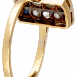 14 kt. Bicolor gouden antieke ring bezet met ca. 0.11 ct. diamant en natuurlijke saffier.