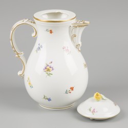 Een "Meissen" koffiepot, Duitsland, 20e eeuw.
