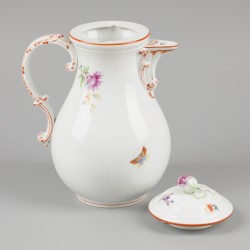 Een "Meissen" koffiepot, Duitsland, 20e eeuw.