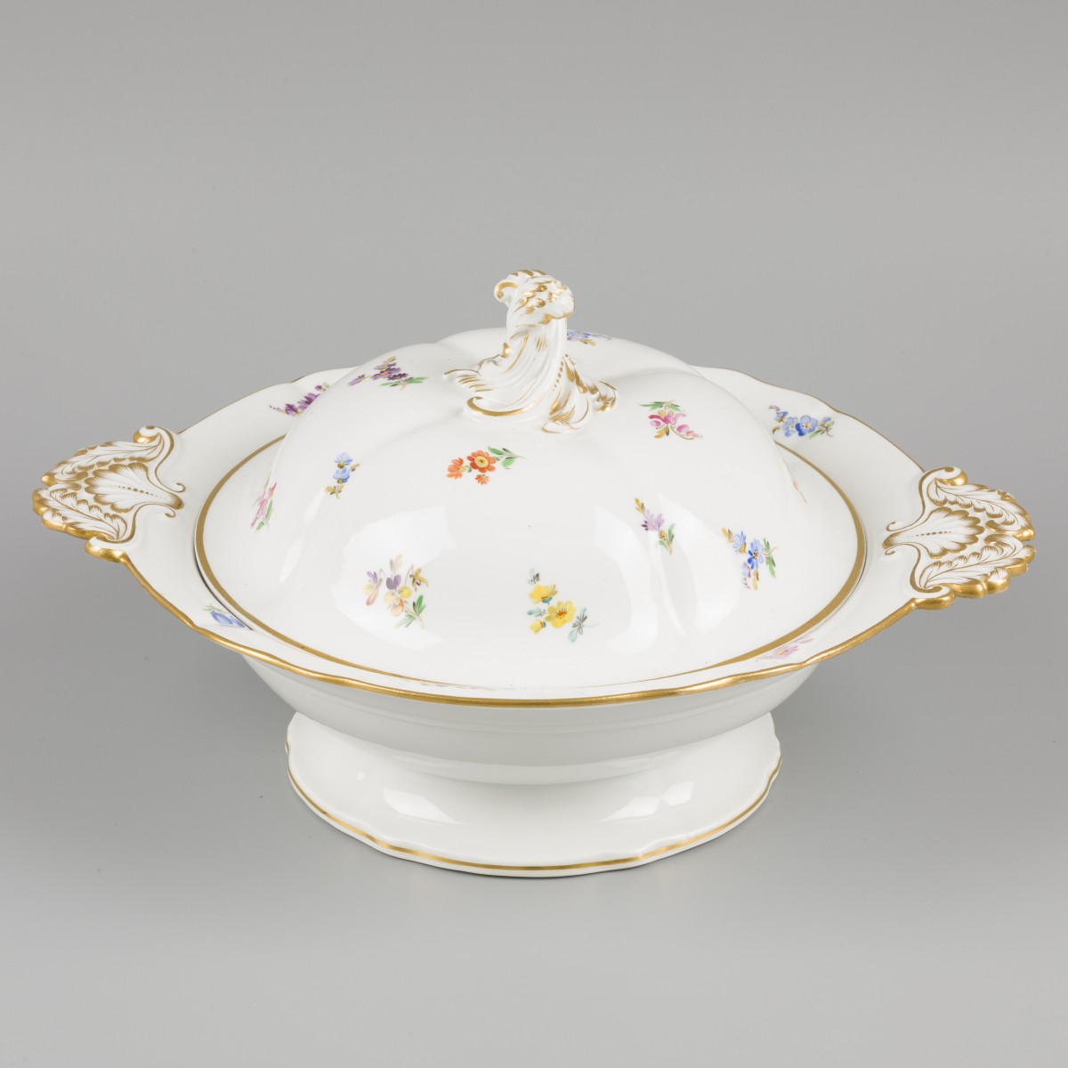 "Meissen", een dekschaal / groenteschaal, Duitsland, 20e eeuw.