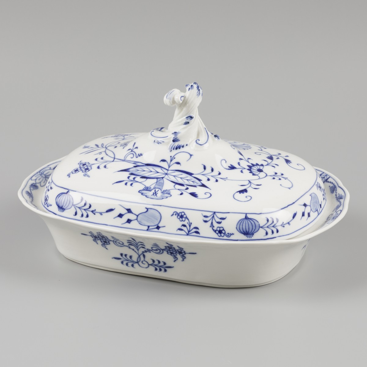 "Meissen", een dekschaal / groenteschaal, Duitsland, 20e eeuw.