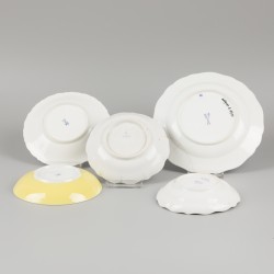 Een (8) delig lot divers "Meissen" porselein, Duitsland, 20e eeuw.