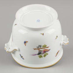 Een porseleinen cache-pot met Rotschild Bird decor. Herend, eind 20e eeuw.