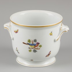 Een porseleinen cache-pot met Rotschild Bird decor. Herend, eind 20e eeuw.