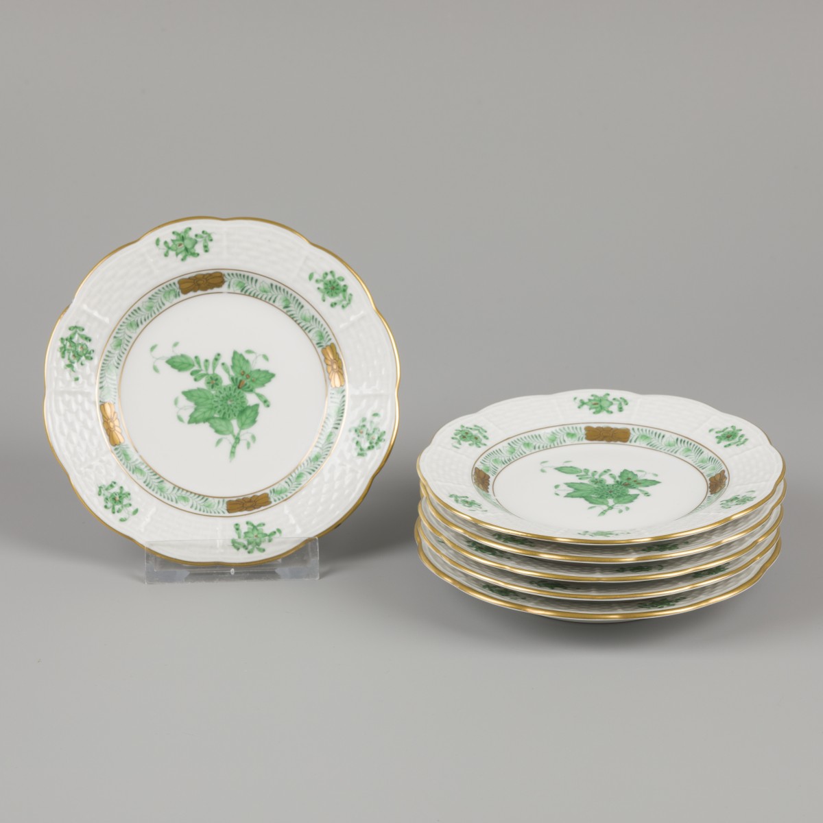 Een set van (6) porseleinen borden met Apponyi Green decor. Herend, eind 20e eeuw.